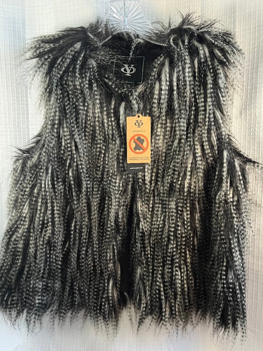 Yoki New York Shaggy Vegan Faux Fur Vest size M NWT